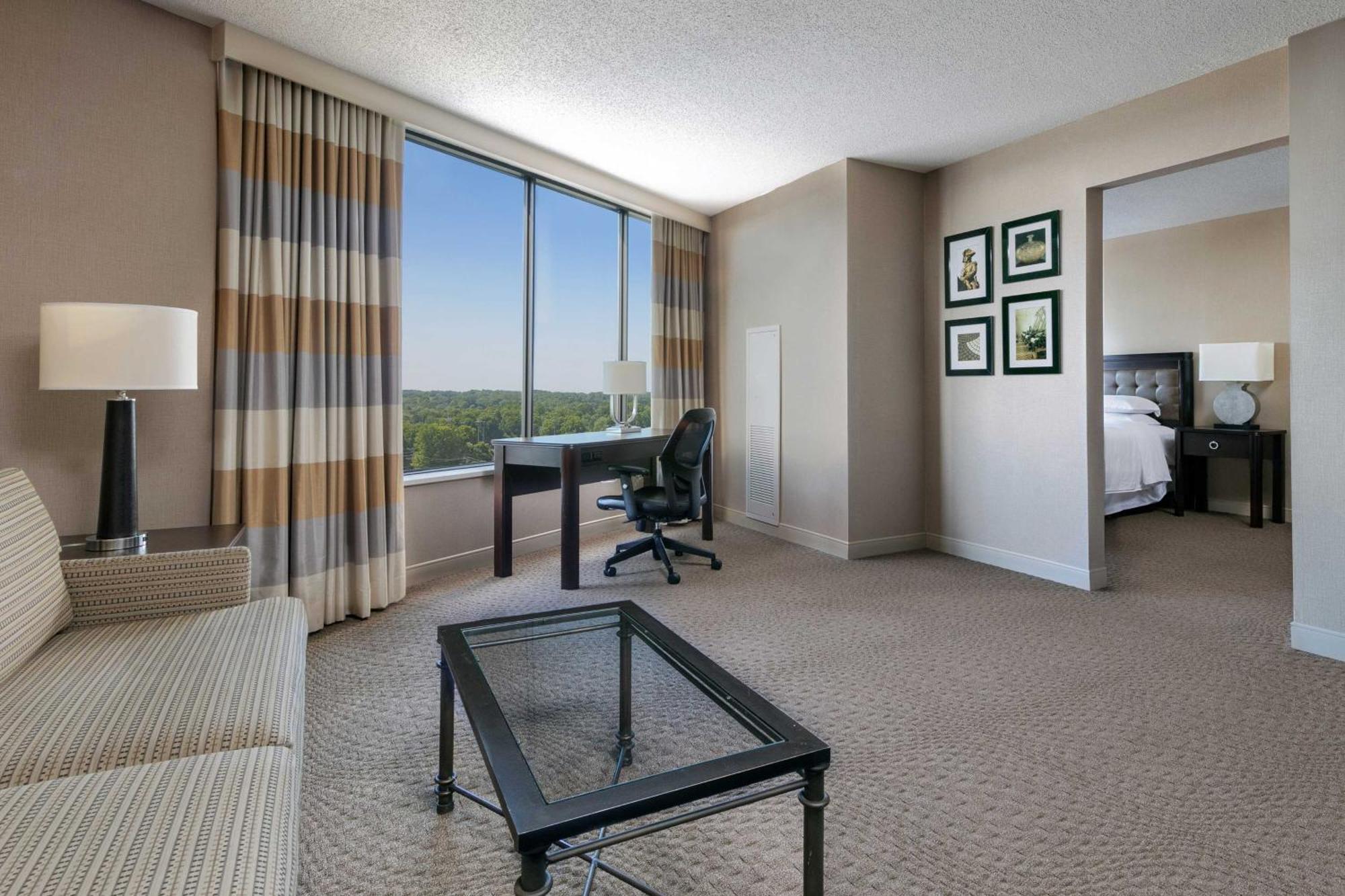 Sheraton Greensboro Luaran gambar